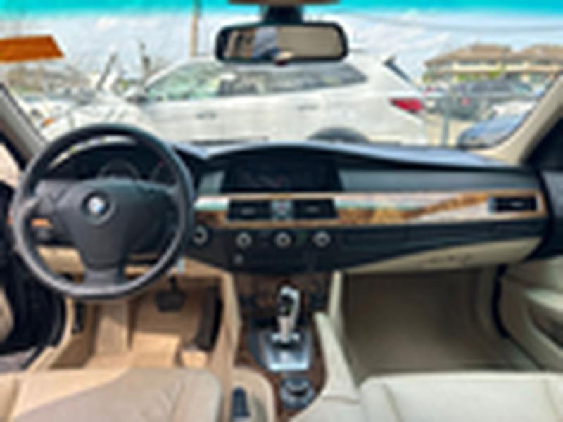 BMW 5-Series 528xi 2009