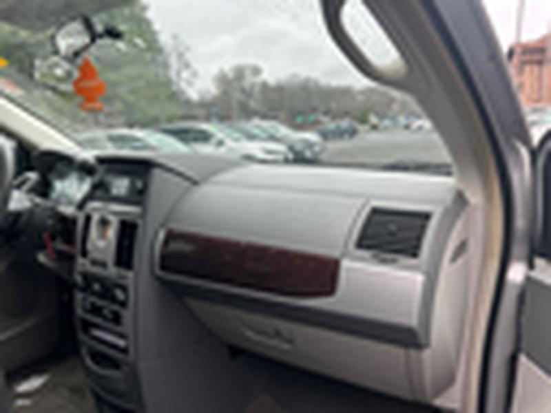 Chrysler Town & Country Touring 2010