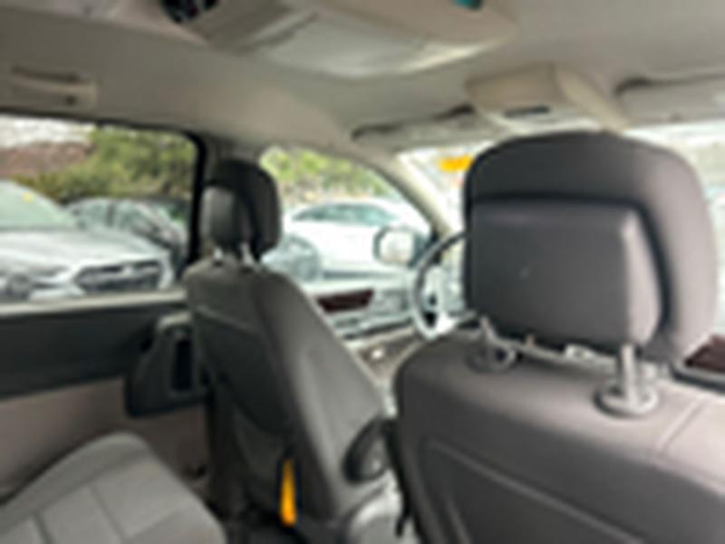 Chrysler Town & Country Touring 2010