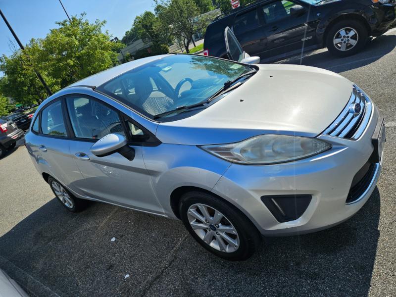 Ford Fiesta SE Sedan 2012