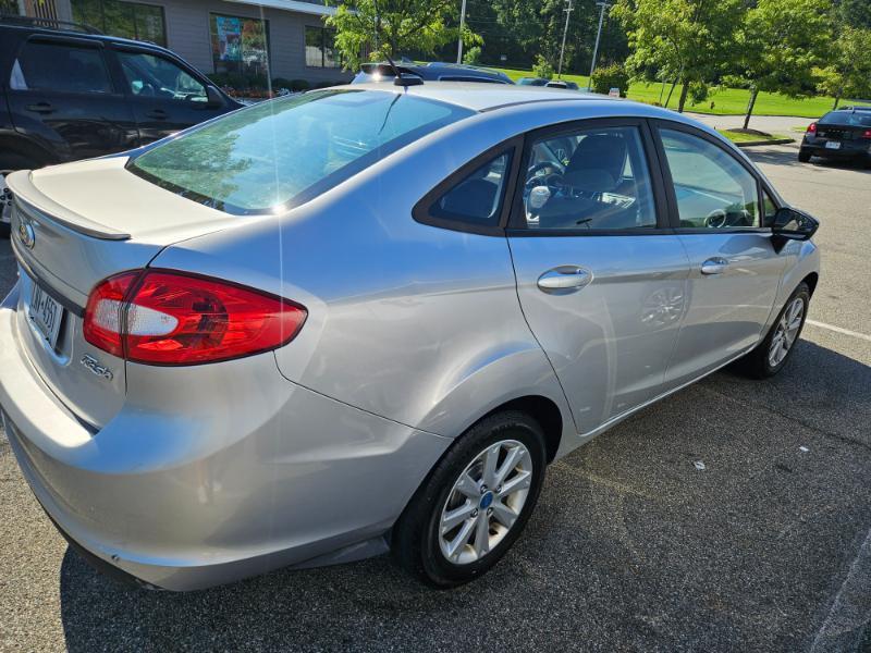 Ford Fiesta SE Sedan 2012