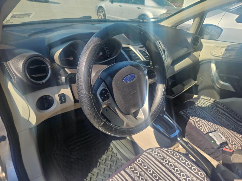 Ford Fiesta SE Sedan 2012