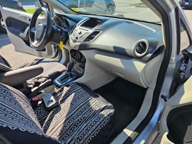 Ford Fiesta SE Sedan 2012