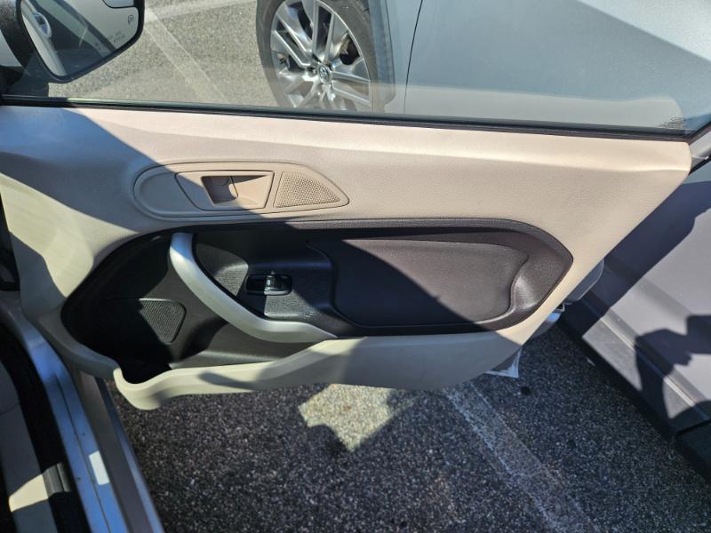 Ford Fiesta SE Sedan 2012