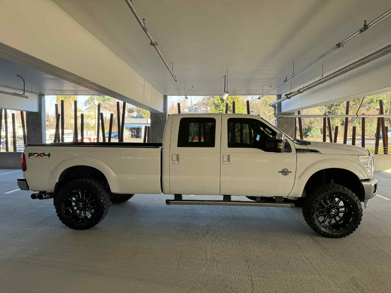 Ford F-350 SD Lariat Crew Cab Long Bed 4WD 2011