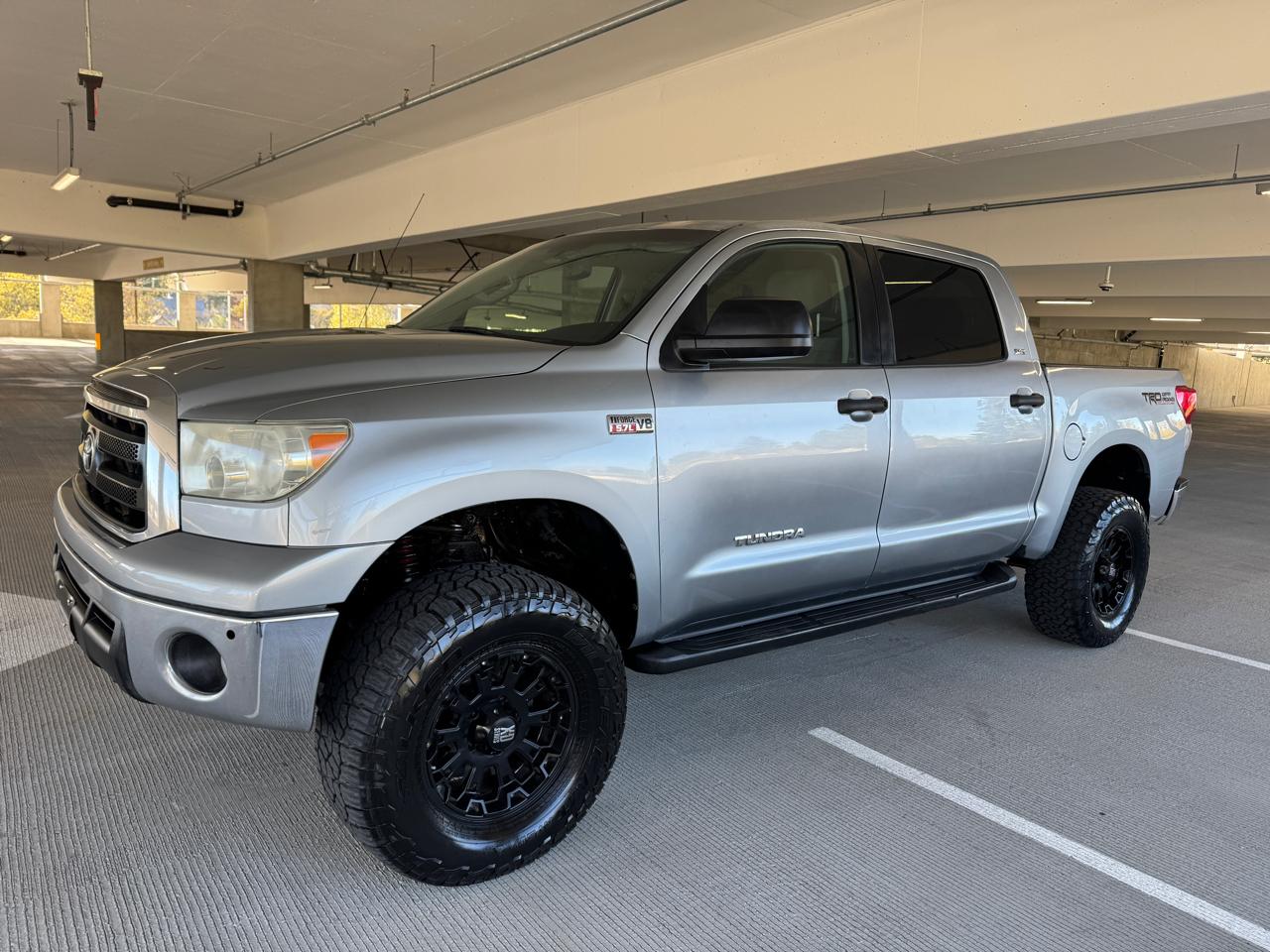 Toyota Tundra Tundra-Grade CrewMax 5.7L 4WD 2010