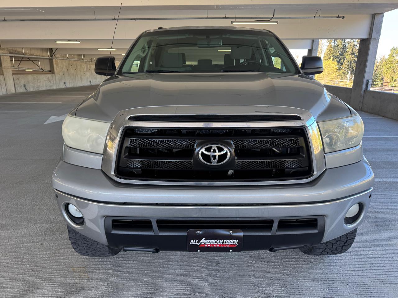 Toyota Tundra Tundra-Grade CrewMax 5.7L 4WD 2010