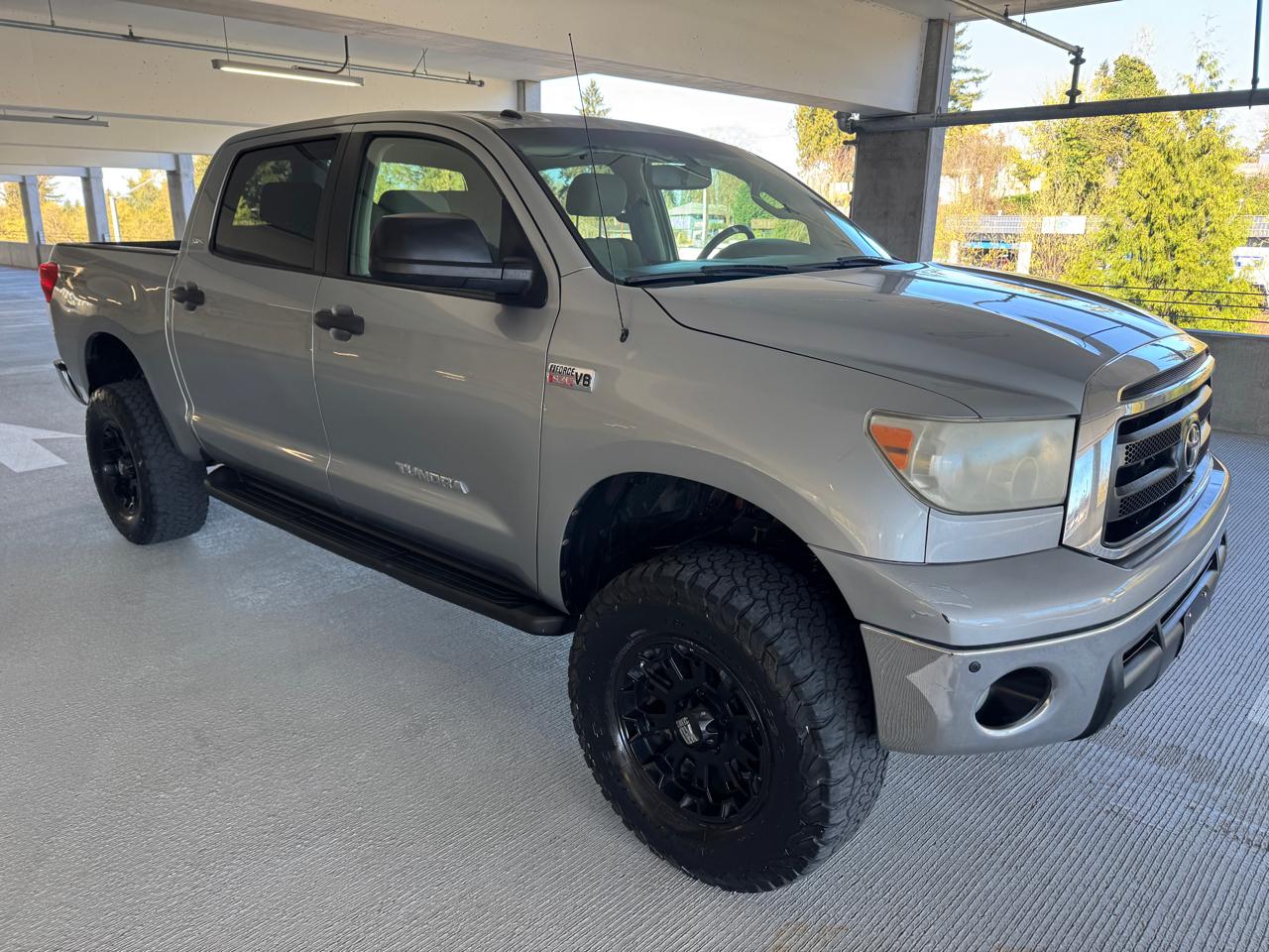 Toyota Tundra Tundra-Grade CrewMax 5.7L 4WD 2010