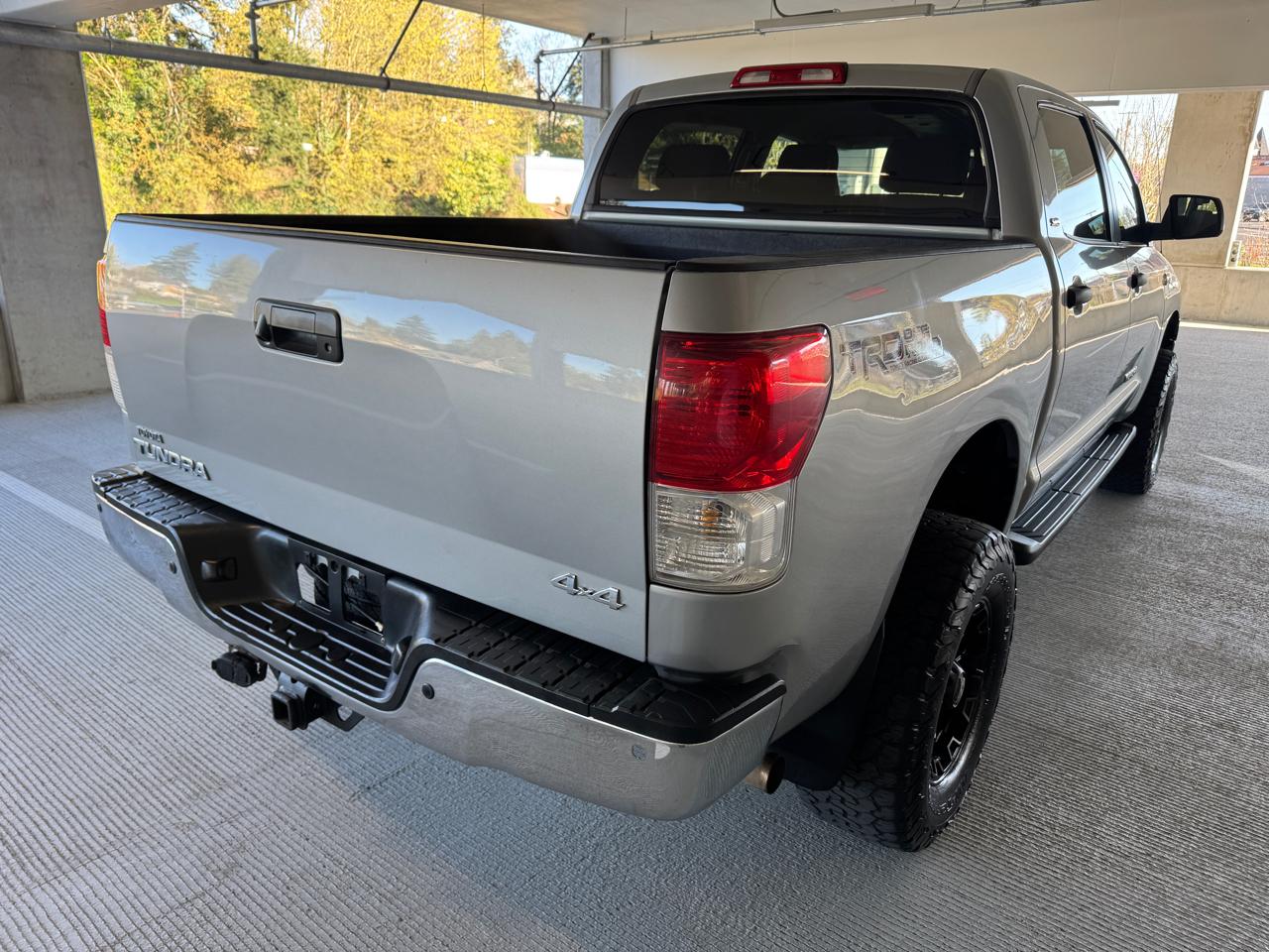 Toyota Tundra Tundra-Grade CrewMax 5.7L 4WD 2010