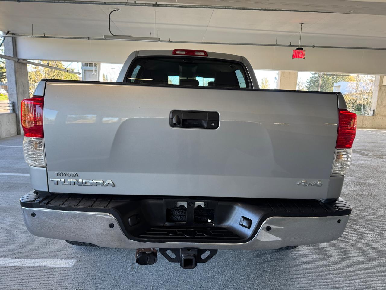 Toyota Tundra Tundra-Grade CrewMax 5.7L 4WD 2010