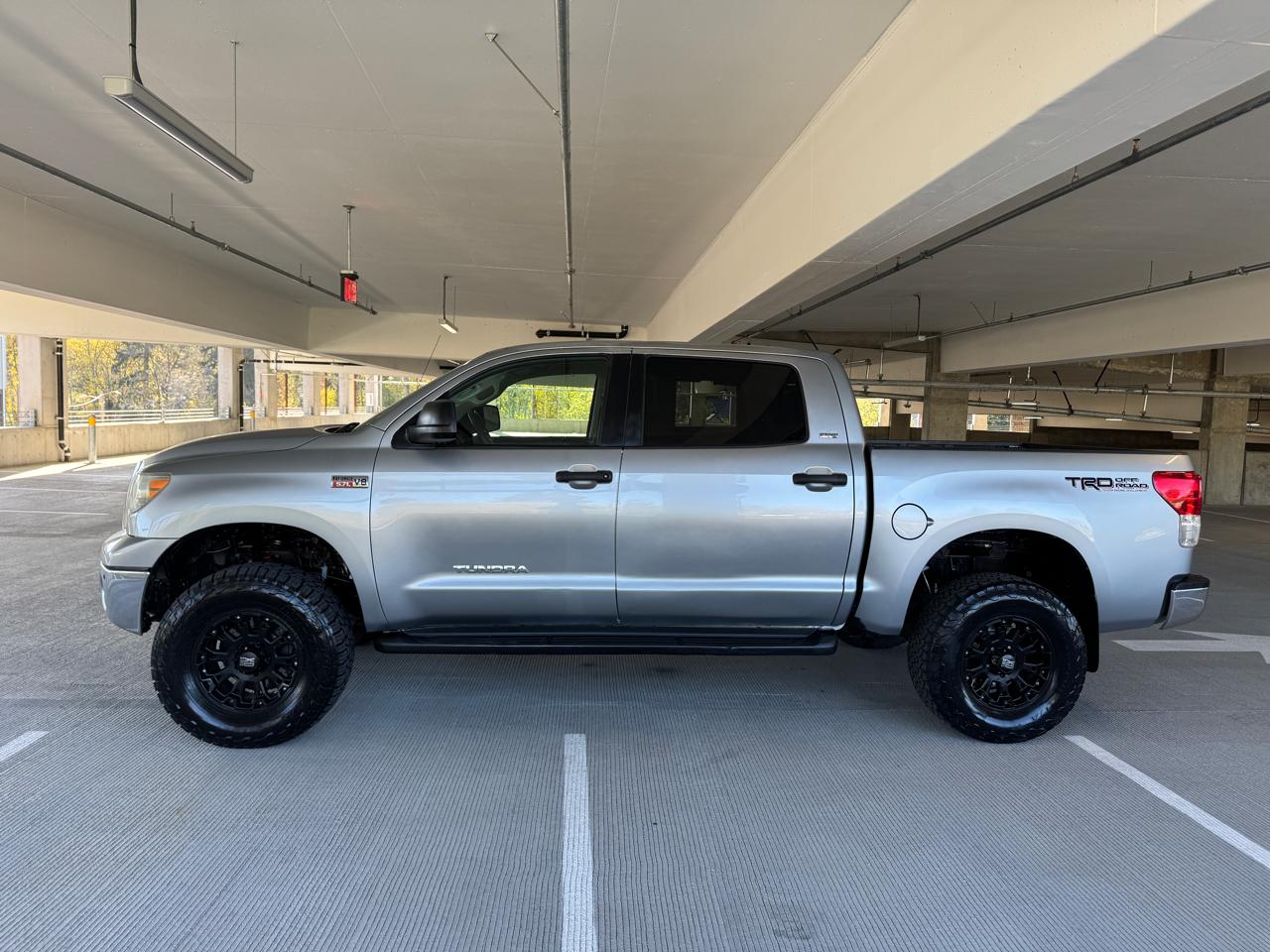 Toyota Tundra Tundra-Grade CrewMax 5.7L 4WD 2010