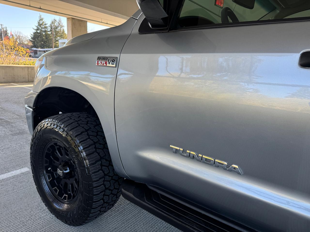 Toyota Tundra Tundra-Grade CrewMax 5.7L 4WD 2010