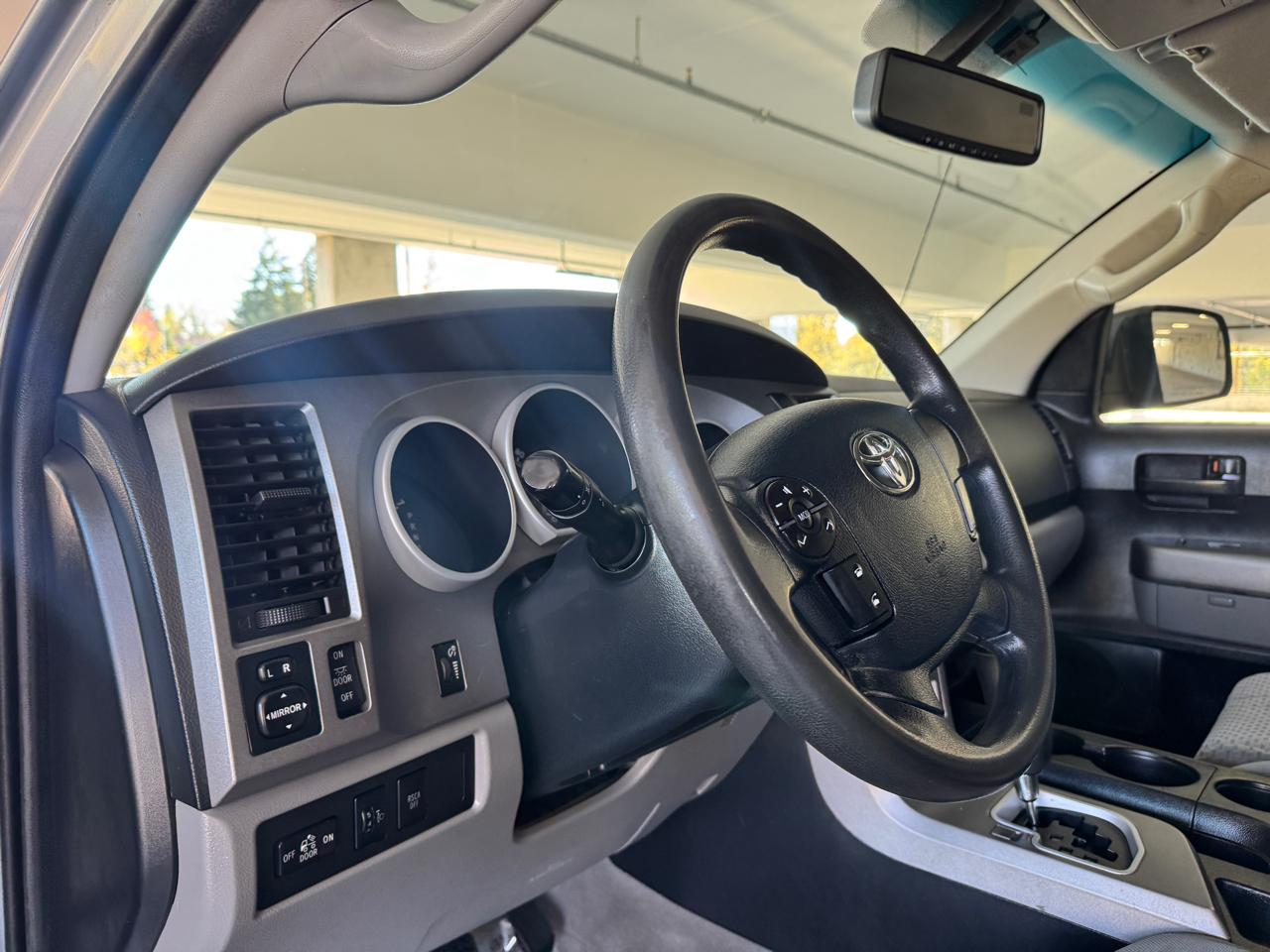 Toyota Tundra Tundra-Grade CrewMax 5.7L 4WD 2010