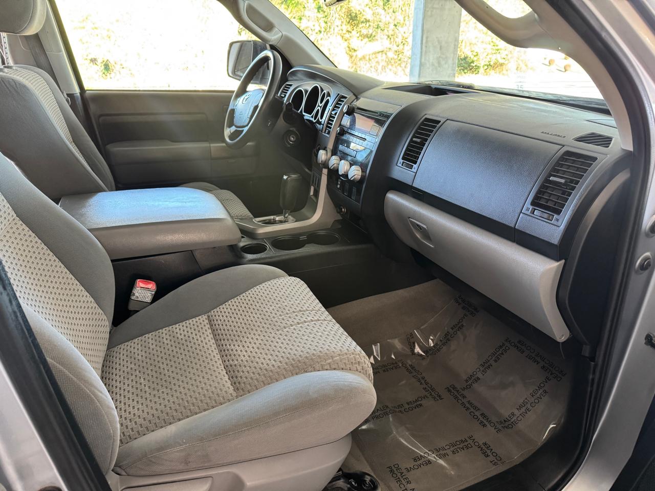 Toyota Tundra Tundra-Grade CrewMax 5.7L 4WD 2010