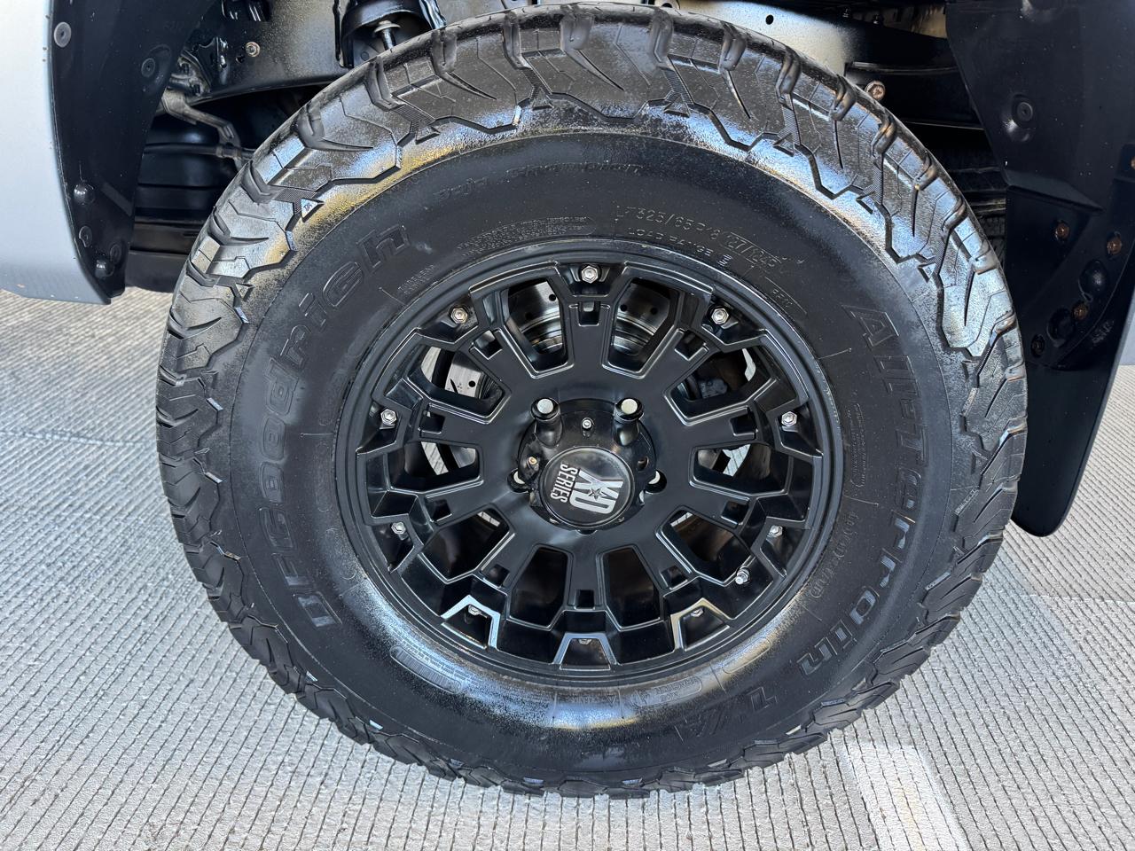 Toyota Tundra Tundra-Grade CrewMax 5.7L 4WD 2010