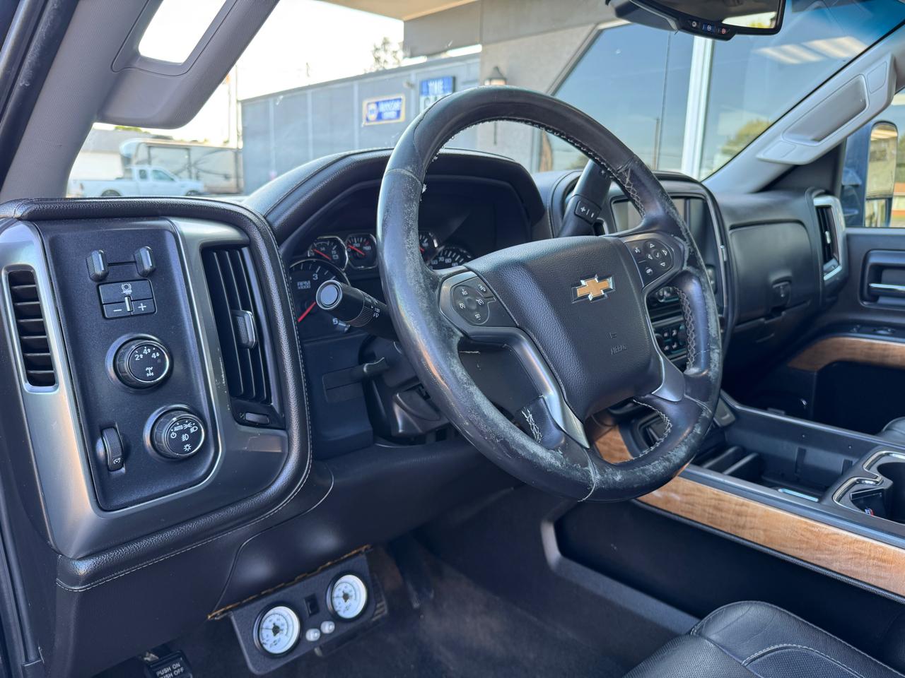 Chevrolet Silverado 2500HD 4WD Crew Cab 167.7" LTZ 2015
