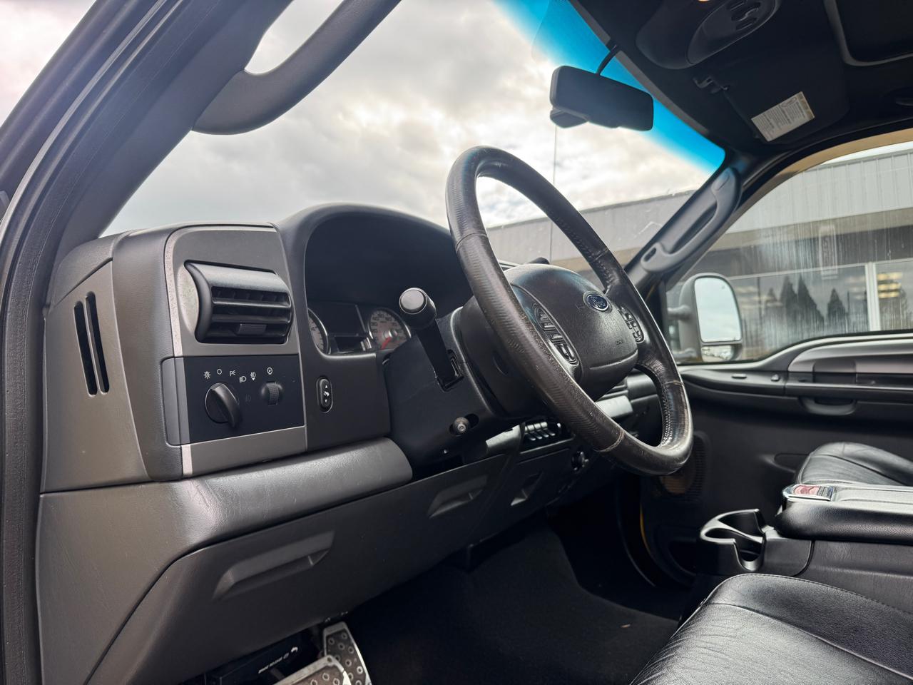 Ford F-250 SD Lariat Crew Cab Short Bed 4WD 2006