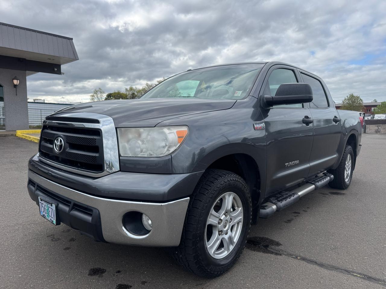 Toyota Tundra 4WD CrewMax 145.7" 5.7L SR5 (Natl) 2011