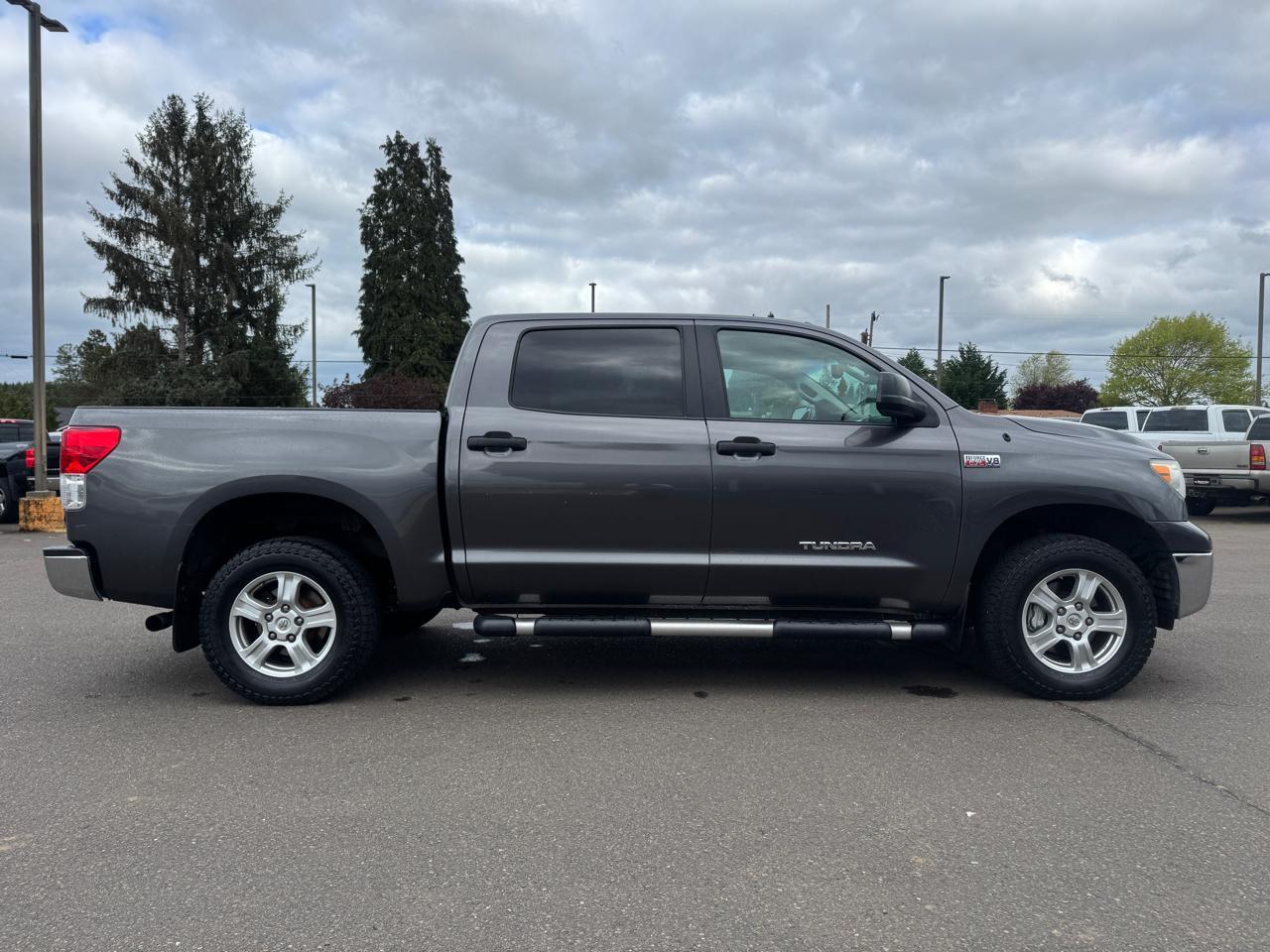 Toyota Tundra 4WD CrewMax 145.7" 5.7L SR5 (Natl) 2011