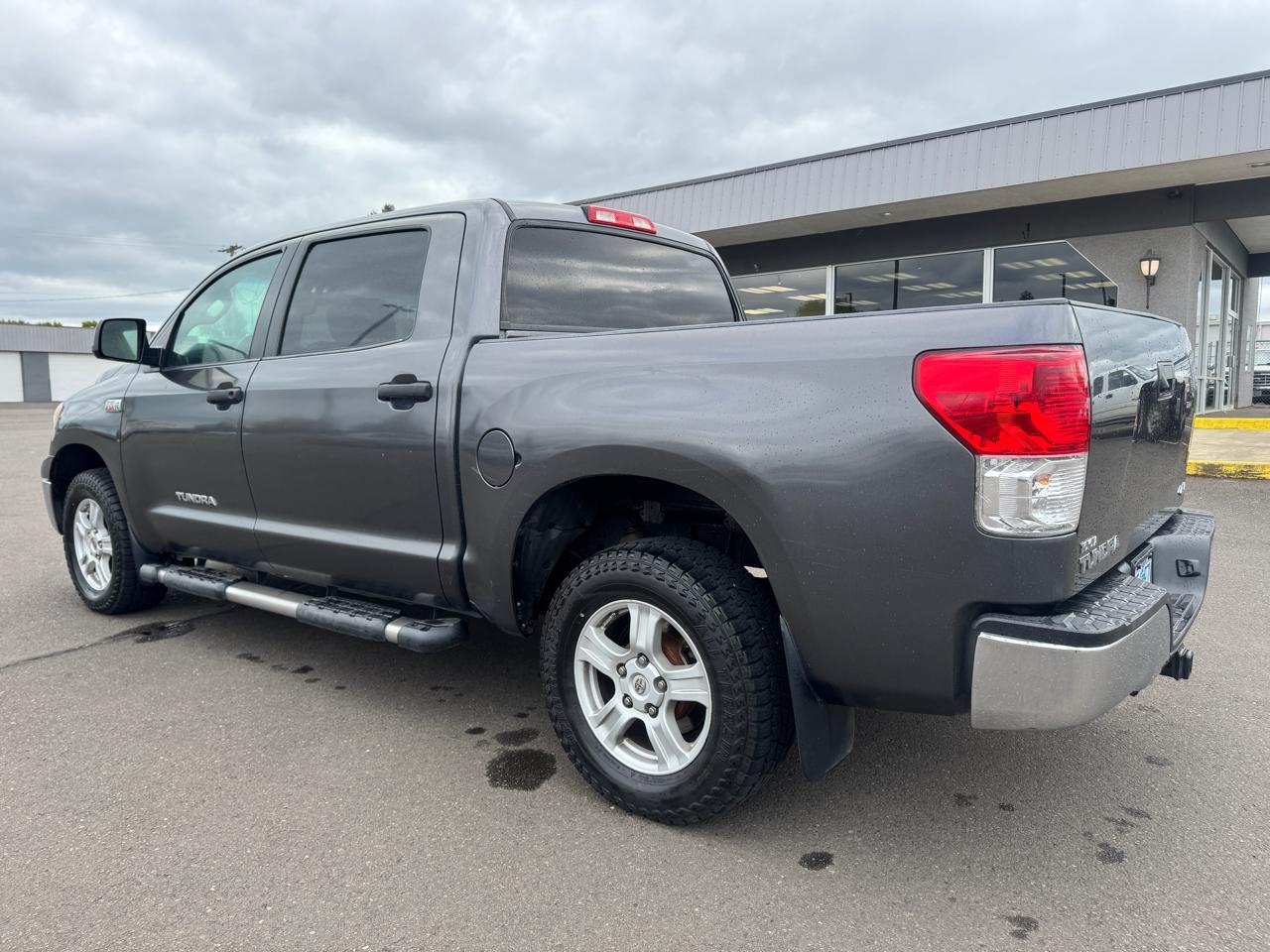 Toyota Tundra 4WD CrewMax 145.7" 5.7L SR5 (Natl) 2011