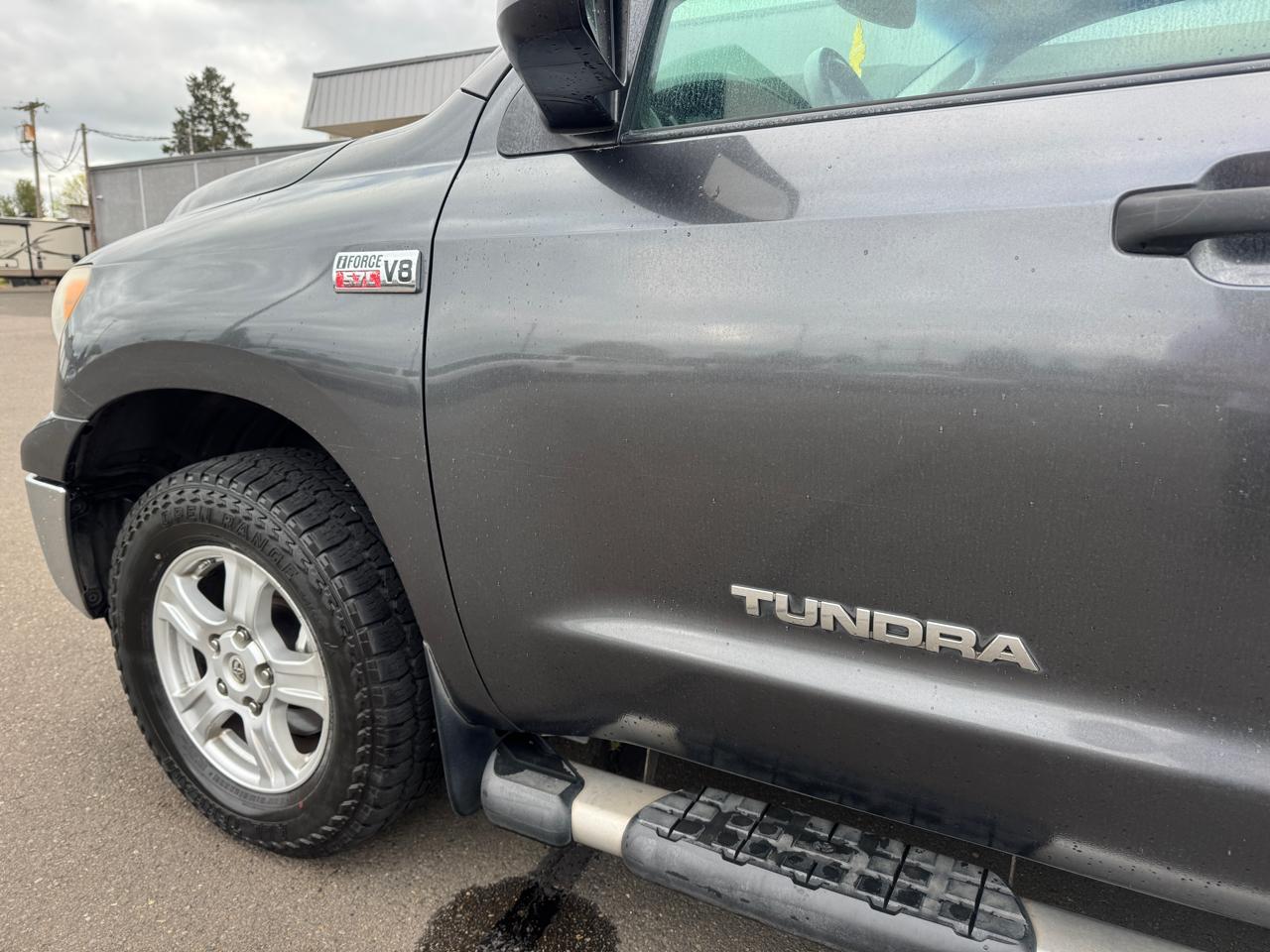 Toyota Tundra 4WD CrewMax 145.7" 5.7L SR5 (Natl) 2011