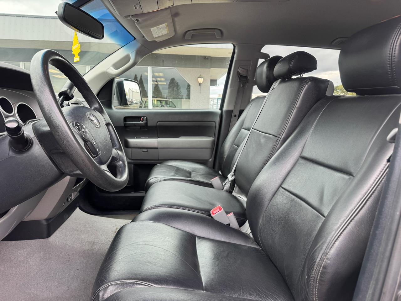 Toyota Tundra 4WD CrewMax 145.7" 5.7L SR5 (Natl) 2011