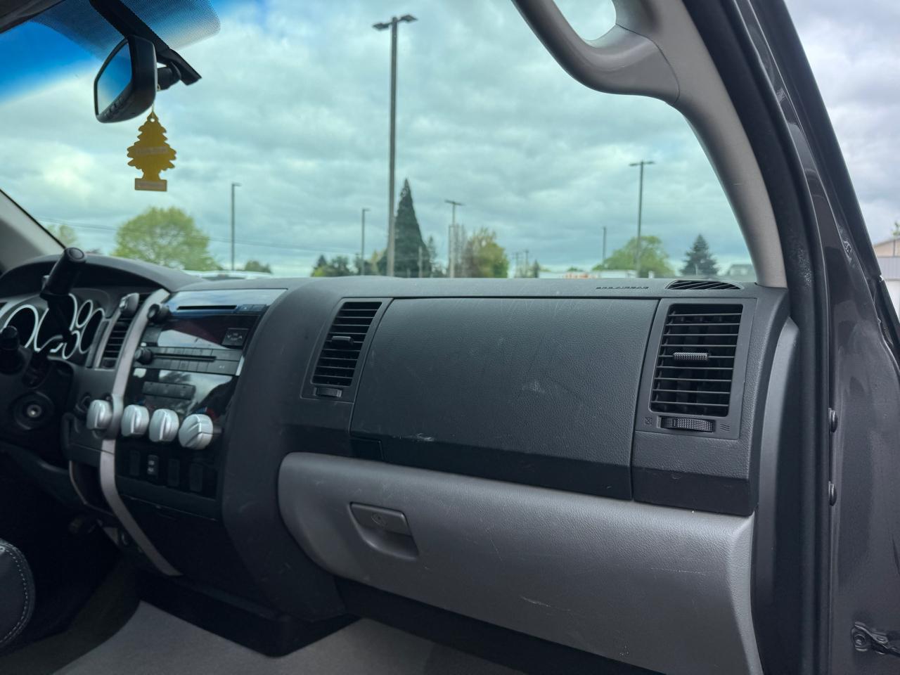 Toyota Tundra 4WD CrewMax 145.7" 5.7L SR5 (Natl) 2011