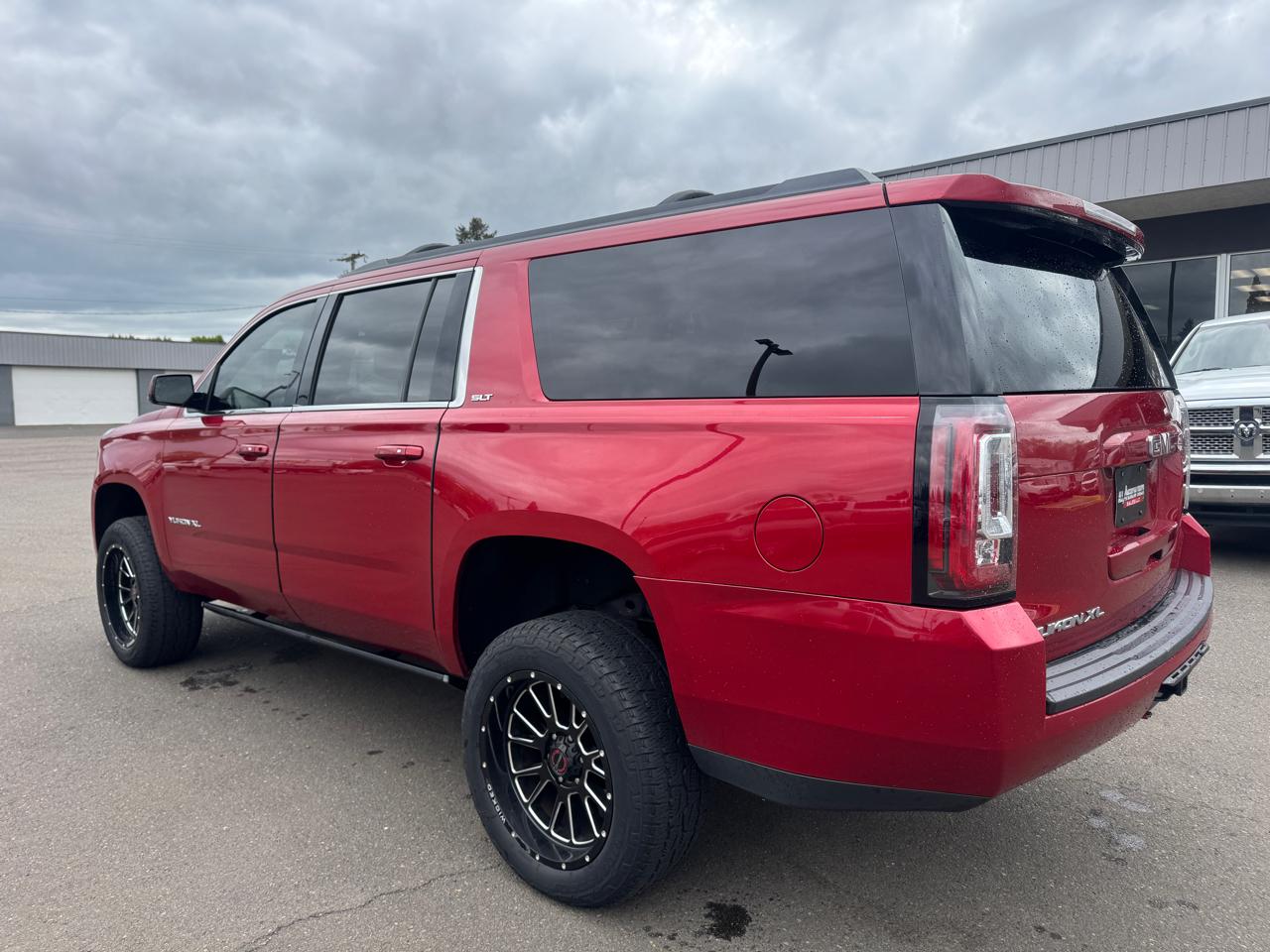 GMC Yukon XL SLT 1/2 Ton 4WD 2015