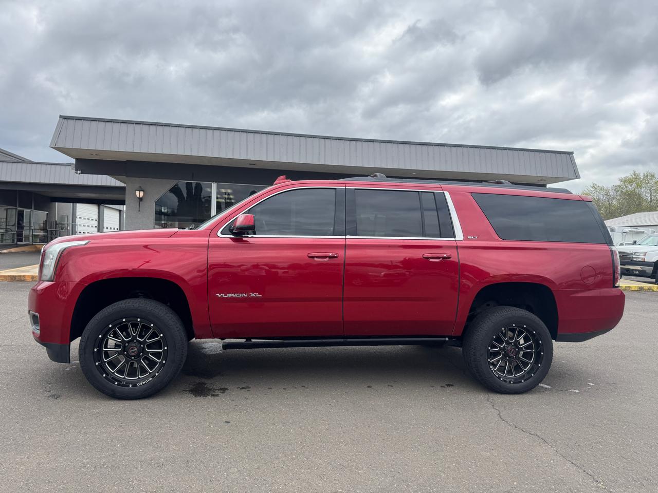 GMC Yukon XL SLT 1/2 Ton 4WD 2015