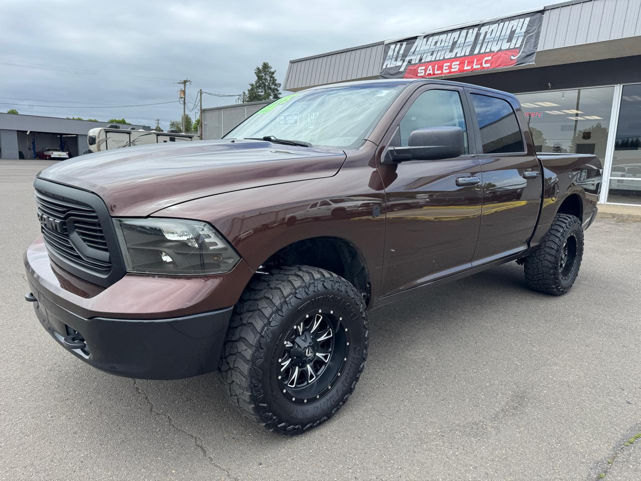 RAM 1500 SLT 4x4 Crew Cab 6'4" Box 2015