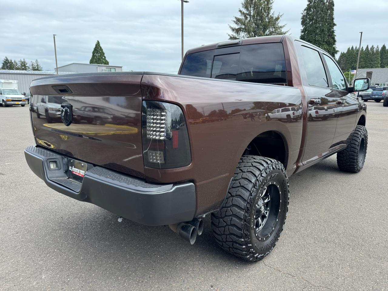 RAM 1500 SLT 4x4 Crew Cab 6'4" Box 2015