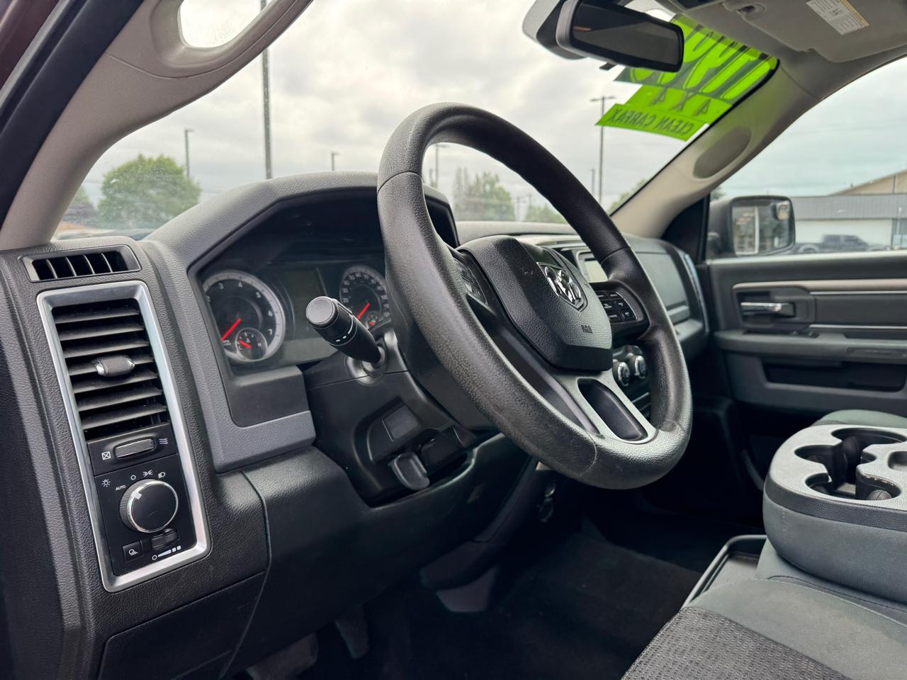 RAM 1500 SLT 4x4 Crew Cab 6'4" Box 2015