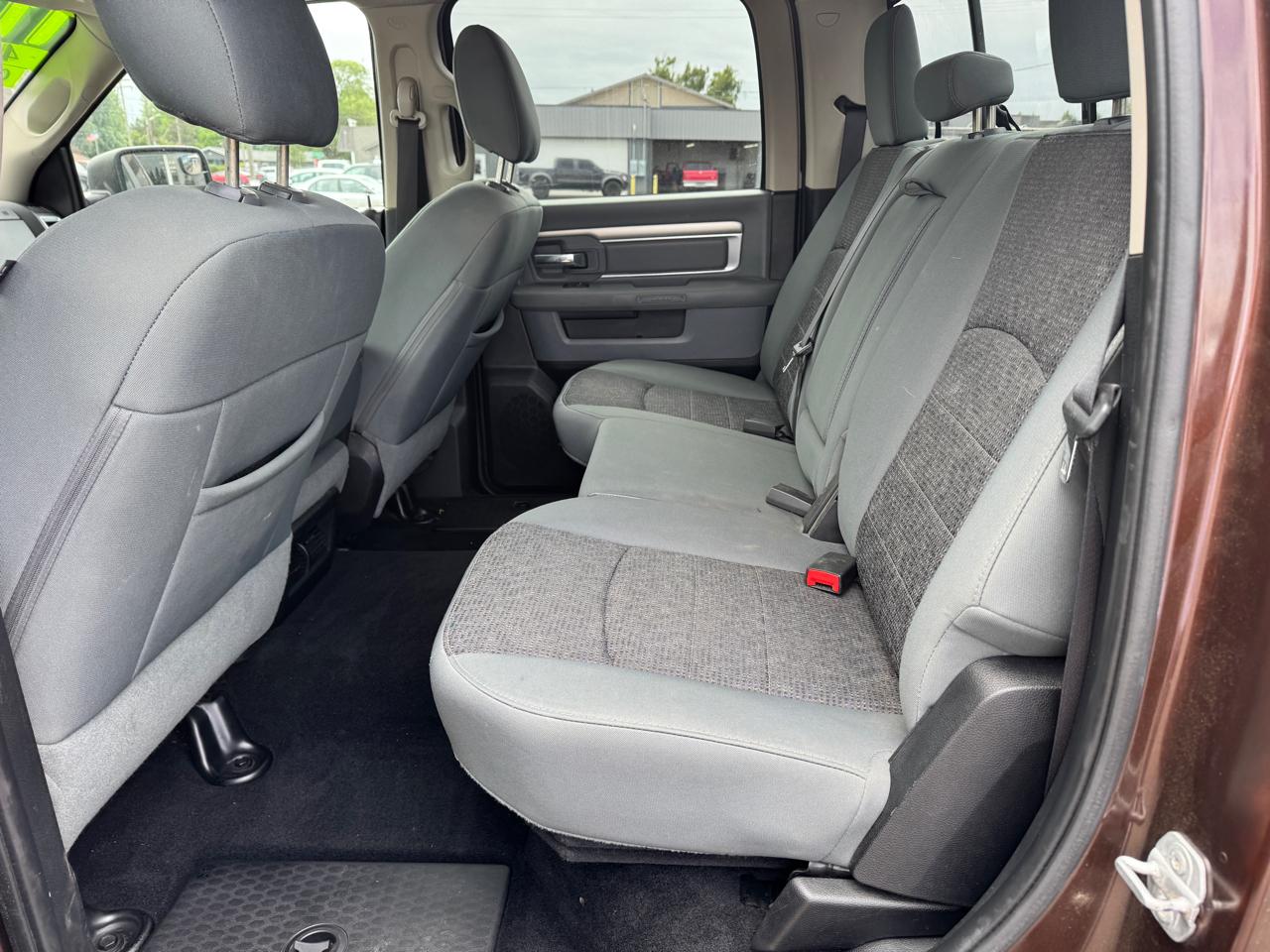RAM 1500 SLT 4x4 Crew Cab 6'4" Box 2015
