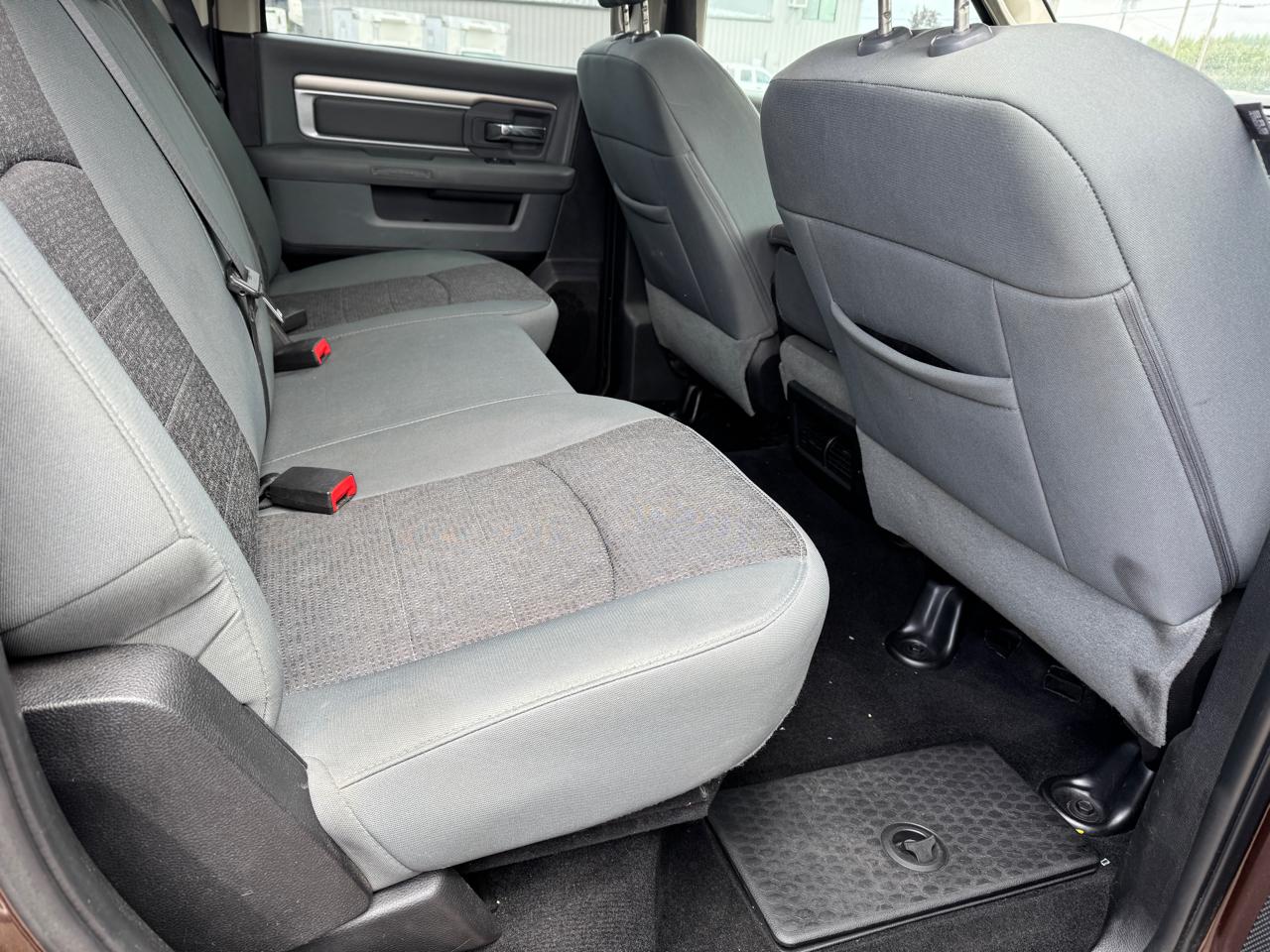 RAM 1500 SLT 4x4 Crew Cab 6'4" Box 2015