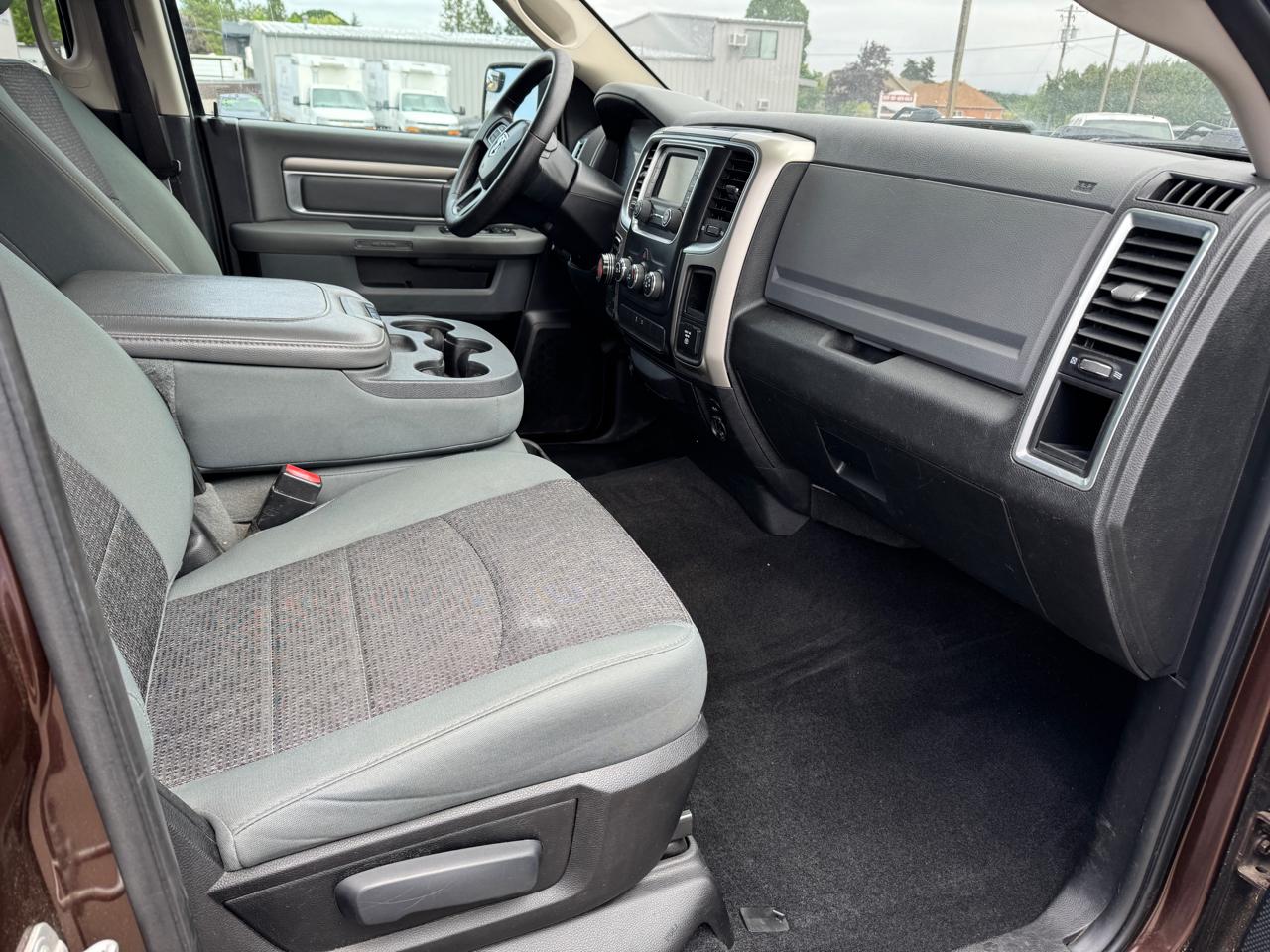 RAM 1500 SLT 4x4 Crew Cab 6'4" Box 2015