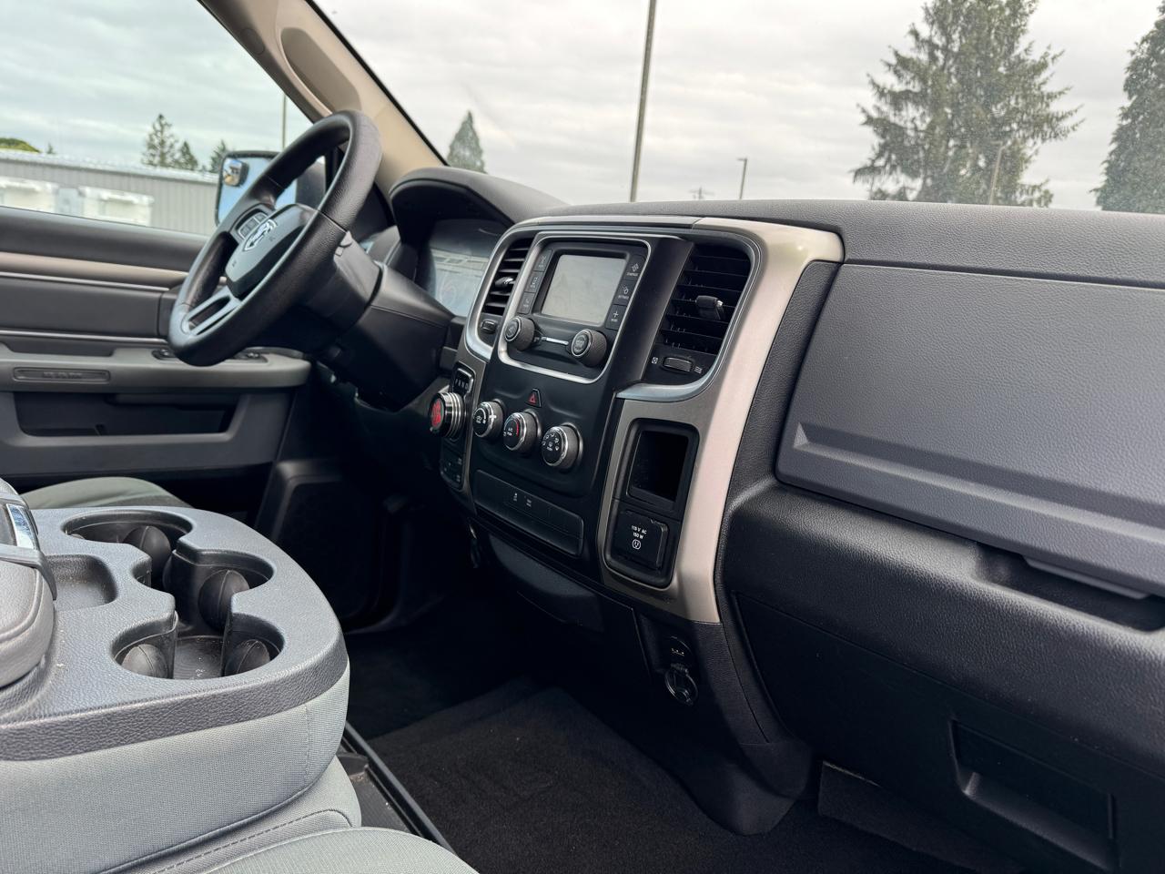 RAM 1500 SLT 4x4 Crew Cab 6'4" Box 2015