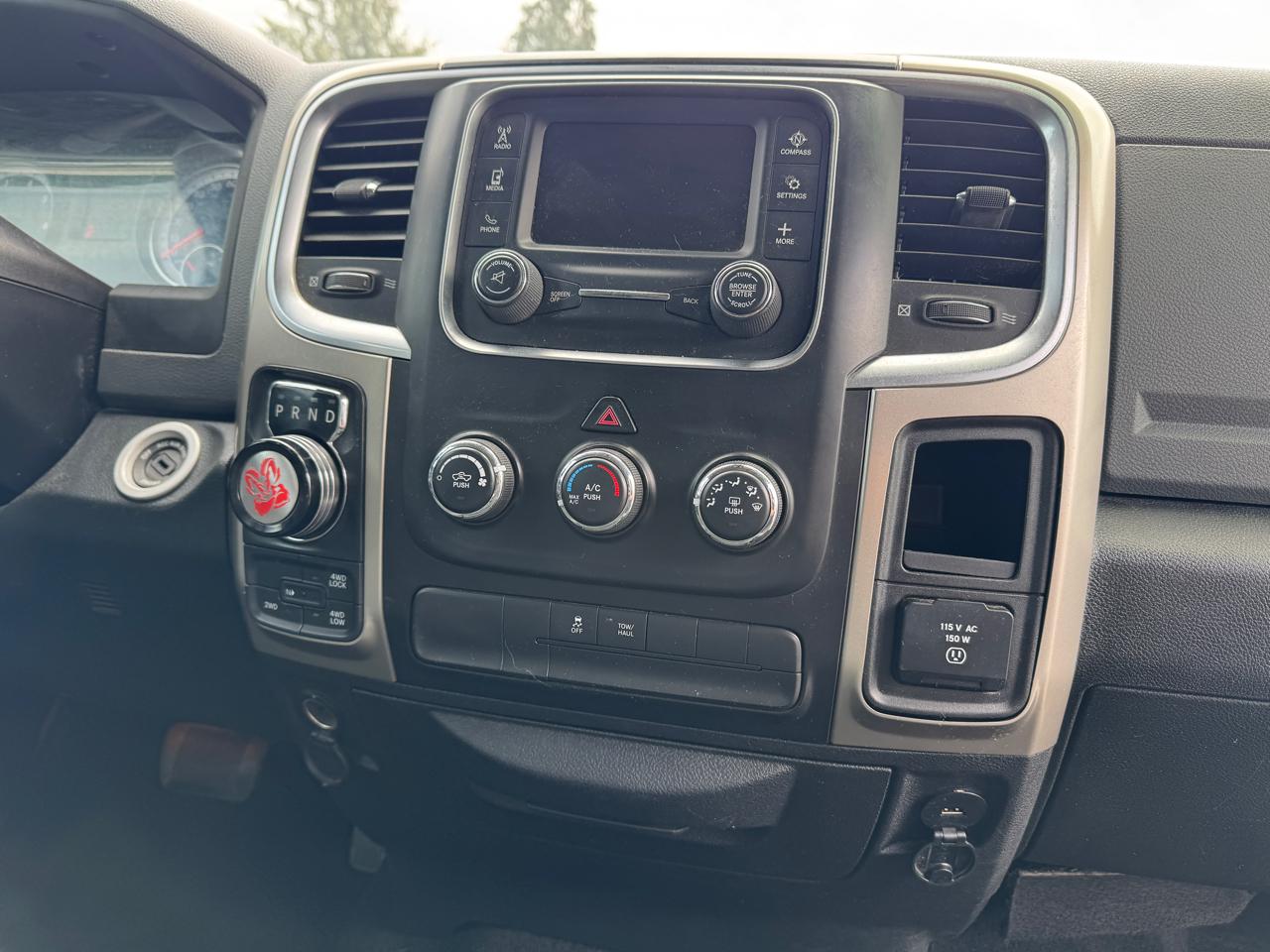 RAM 1500 SLT 4x4 Crew Cab 6'4" Box 2015