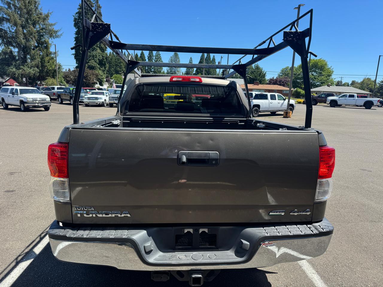 Toyota Tundra Tundra-Grade CrewMax 5.7L FFV 4WD 2010