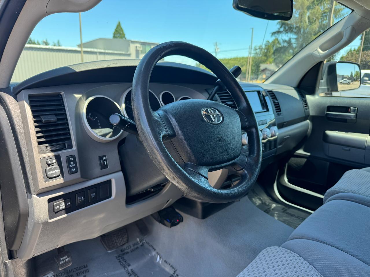 Toyota Tundra Tundra-Grade CrewMax 5.7L FFV 4WD 2010