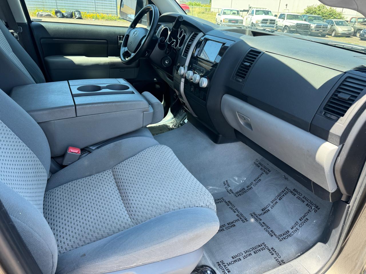 Toyota Tundra Tundra-Grade CrewMax 5.7L FFV 4WD 2010