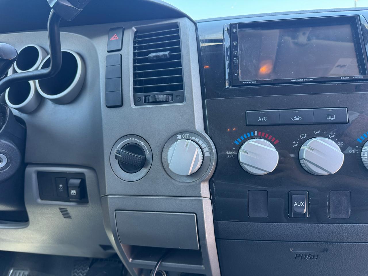 Toyota Tundra Tundra-Grade CrewMax 5.7L FFV 4WD 2010