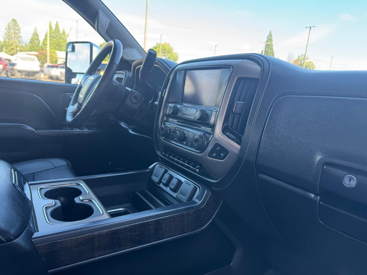 GMC Sierra 2500HD Denali Crew Cab 4WD 2016