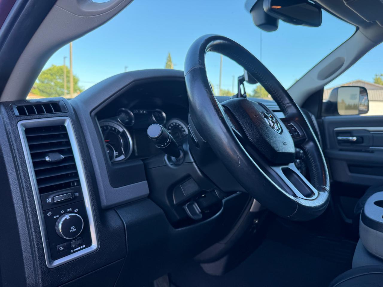 RAM 1500 4WD Crew Cab 140.5" Big Horn 2017