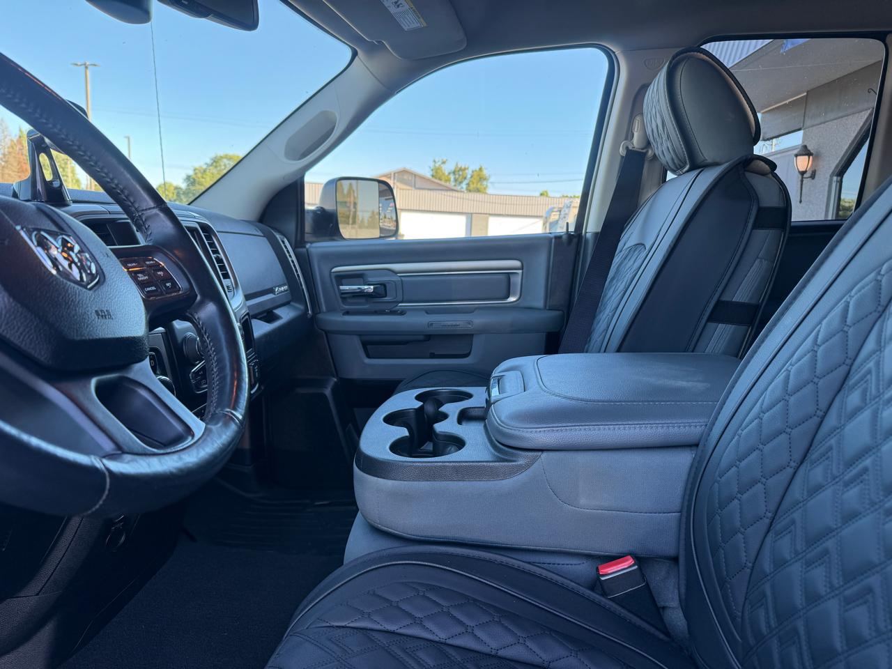 RAM 1500 4WD Crew Cab 140.5" Big Horn 2017
