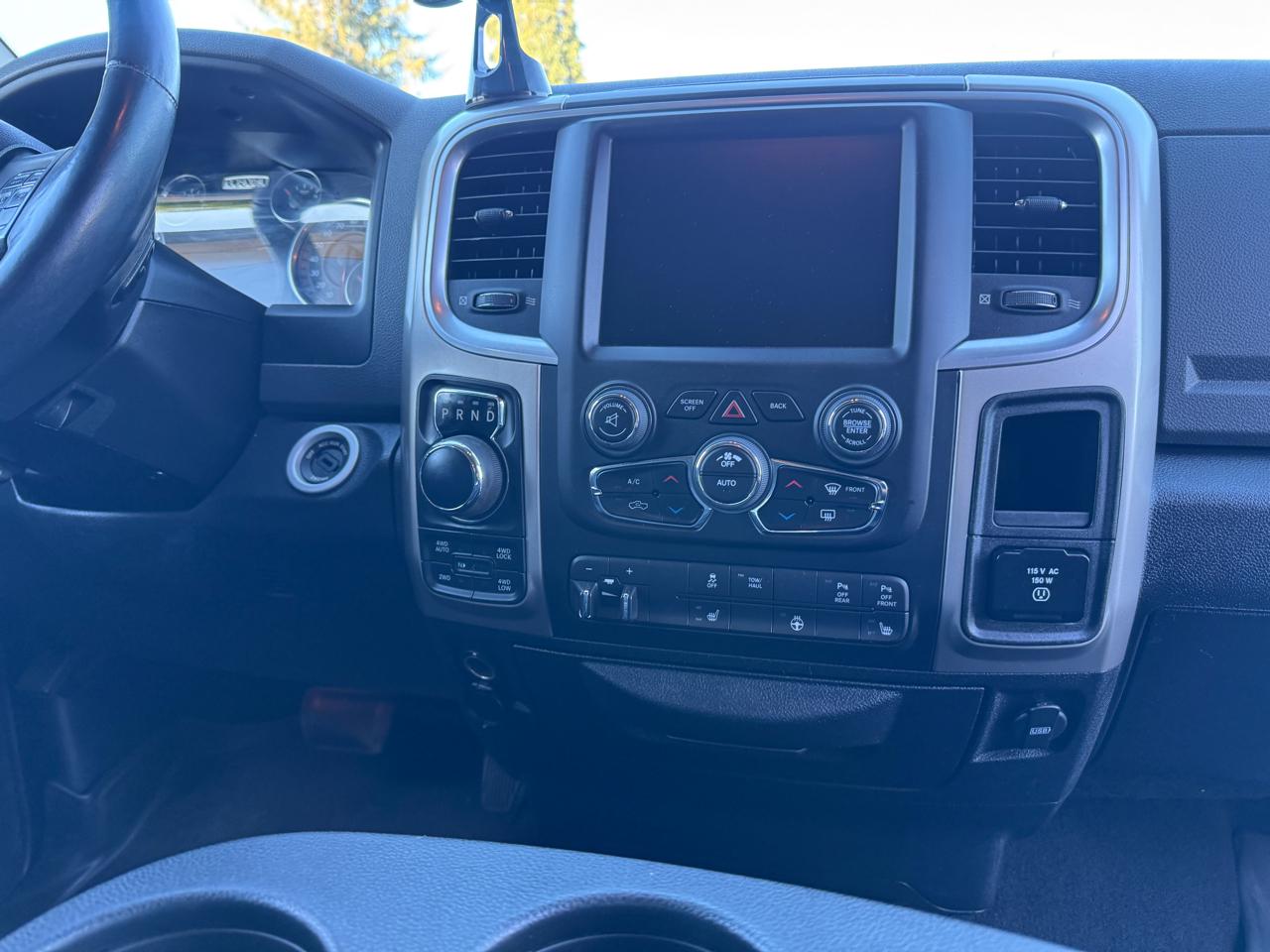 RAM 1500 4WD Crew Cab 140.5" Big Horn 2017