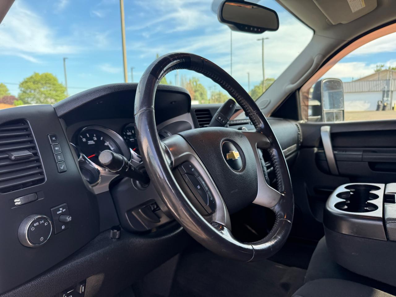 Chevrolet Silverado 3500HD LT Crew Cab 4WD 2011