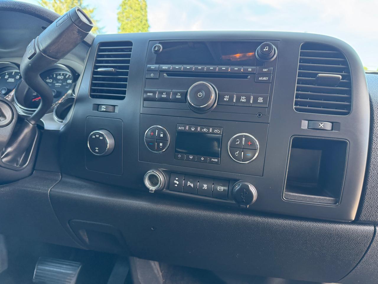 Chevrolet Silverado 3500HD LT Crew Cab 4WD 2011
