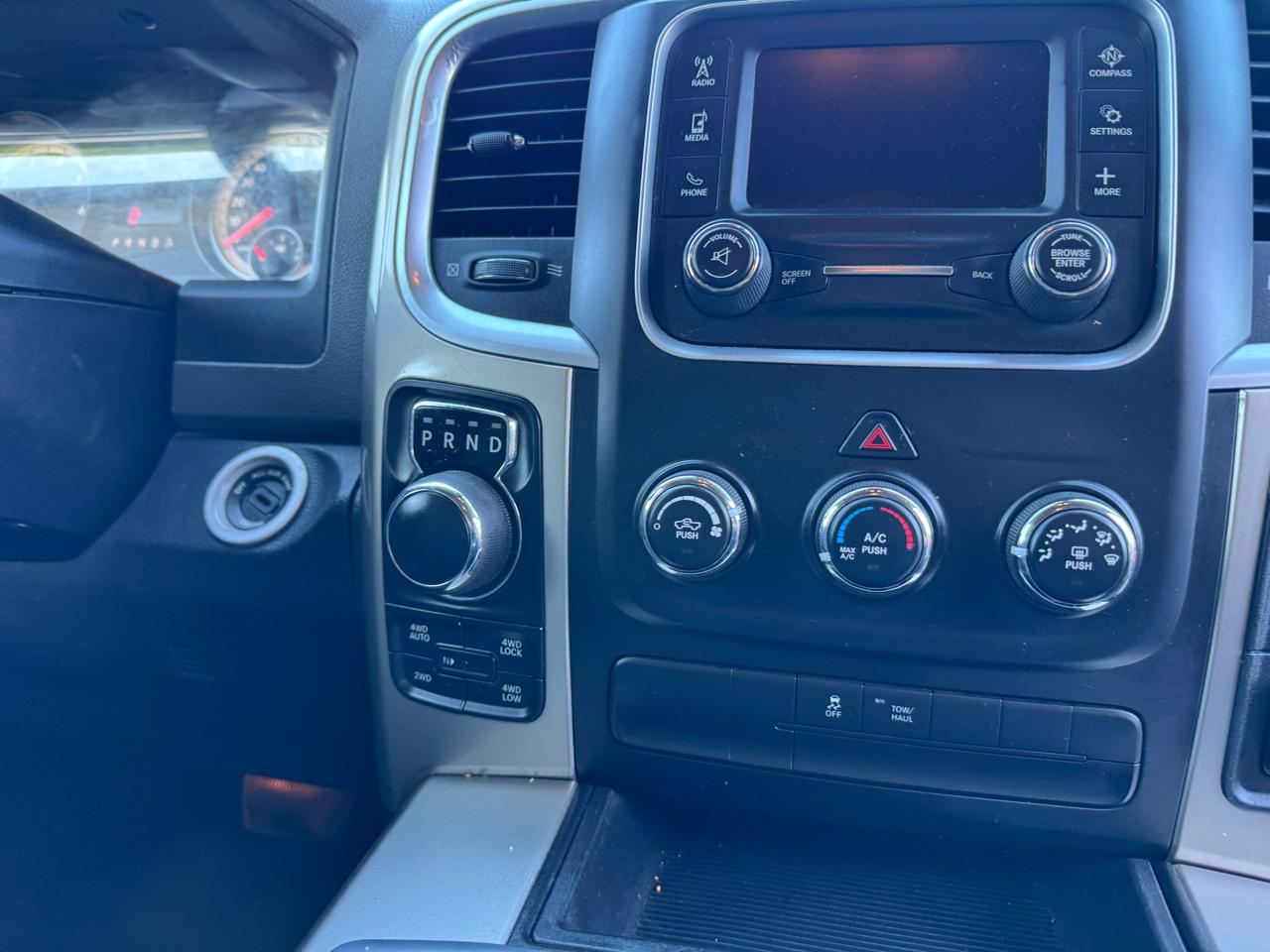 RAM 1500 SLT Quad Cab 4WD 2014