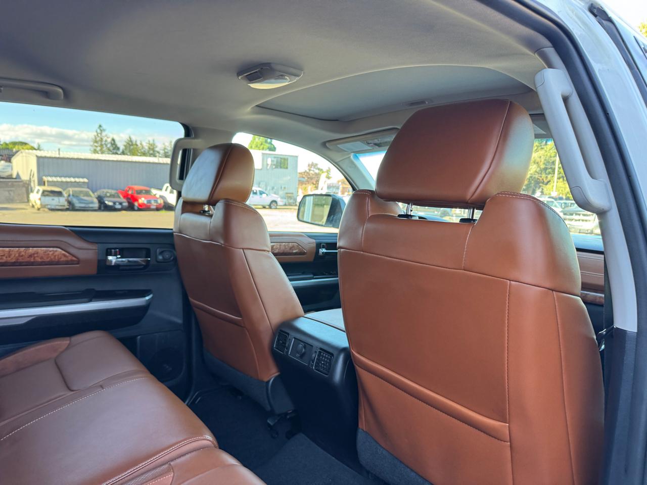 Toyota Tundra Platinum CrewMax 5.7L 4WD 2015
