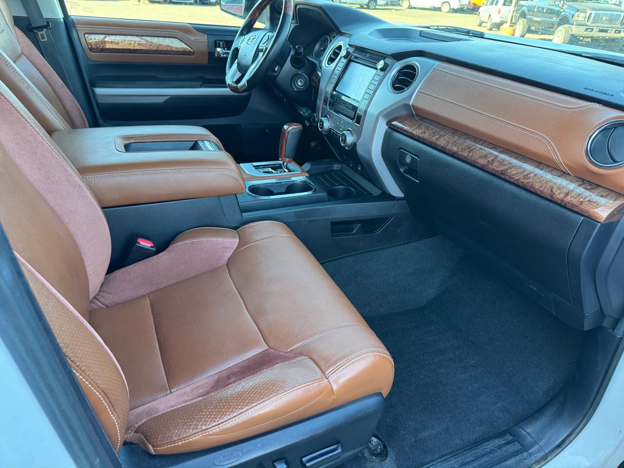Toyota Tundra Platinum CrewMax 5.7L 4WD 2015